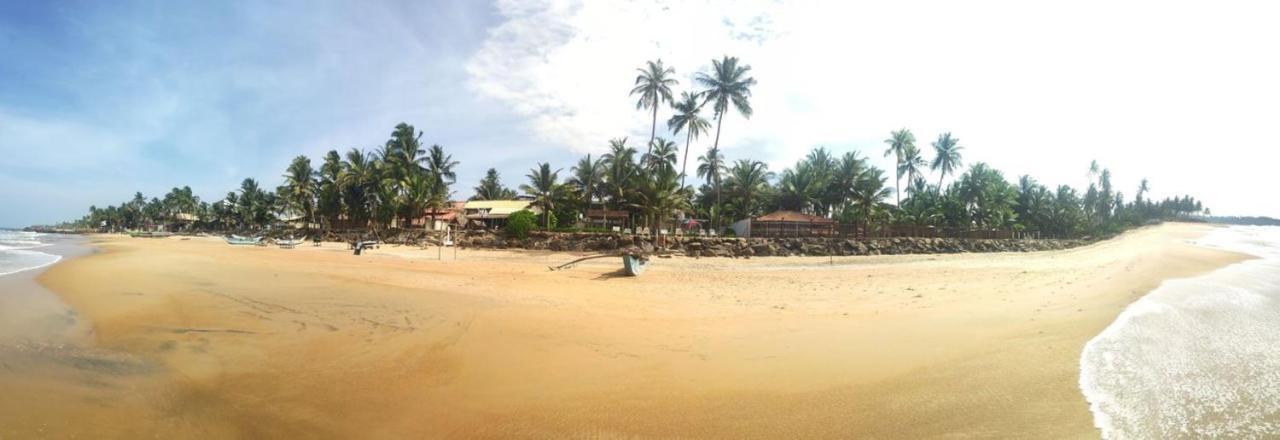 Ocean Breeze Villa Boossa Exterior photo