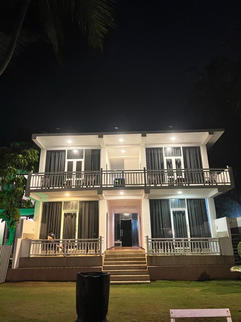 Ocean Breeze Villa Boossa Exterior photo