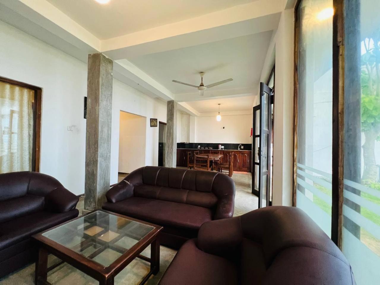 Ocean Breeze Villa Boossa Room photo